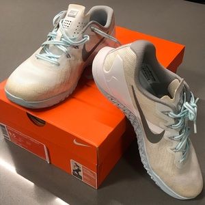 Women’s Nike Light Grey Metcon 3 Reflect Size: 9.5